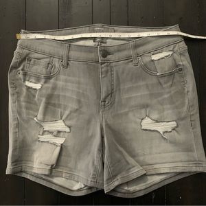 NWOT TORRID JEAN SHORT